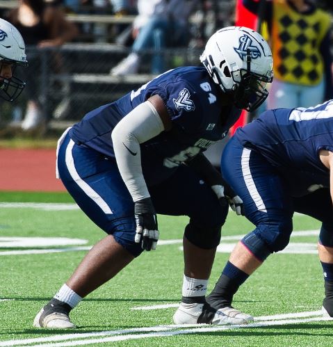 Les Stingers de Concordia ajouteront bientôt à leur groupe de joueurs de ligne l'excellent bloqueur des Voltigeurs du cégep de Drummondville Ammar Chanfi. Le gaillard de 6'4 et plus de 280 livres a été choisi sur l'équipe d'étoiles en D3 cette saison.

📸 Guy Janelle