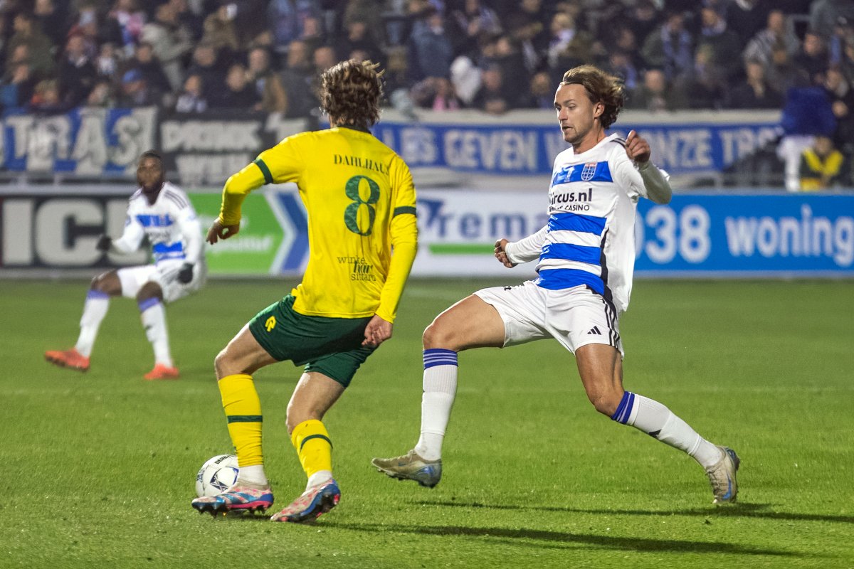 Riemenserik's tweet photo. De memorial match eindigt sportief gezien in mineur voor @PECZwolle. Het verliest met 0-1 van concurrent @WillemII. De grootste kans was in de slotfase voor Ody Velanas, die een vrije bal knap gered zag worden, maar het bleef 0-1. #pecwil https://t.co/nuc6AS2luT