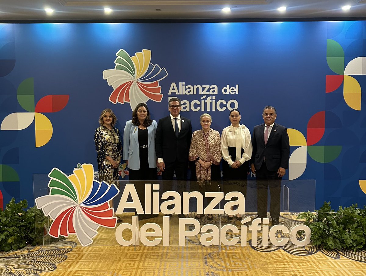 Manuel_Tovar_R's tweet photo. 🇨🇷 avanza hacia la Alianza del Pacífico tras la aprobación del grupo de trabajo para nuestra incorporación a este bloque  que representa la 8va economía del planeta, un mercado de 230 millones de consumidores y alberga el 40% del PIB de la región Latam. Gracias 🇨🇱 🇨🇴 🇵🇪 🇲🇽!!! https://t.co/ODAPPwfoH1