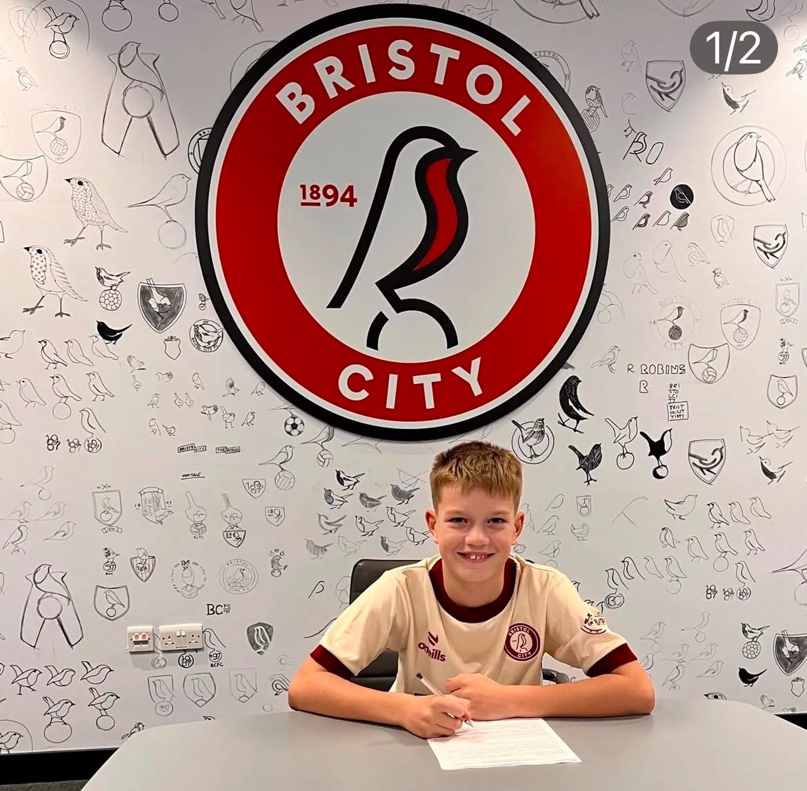 👀Former Player Watch👀

Huge congrats to Cam Wojciak, who has signed an academy contract with <a href="/BristolCityAcad/">Bristol City FC Academy</a> 

We wish Cam every success with his future football journey⚽️🔴⚪️

#wiltshirefootballacademy
#wherethebestplayersplay
#BristolCityfc
#imaginecruising
#imagineholidays