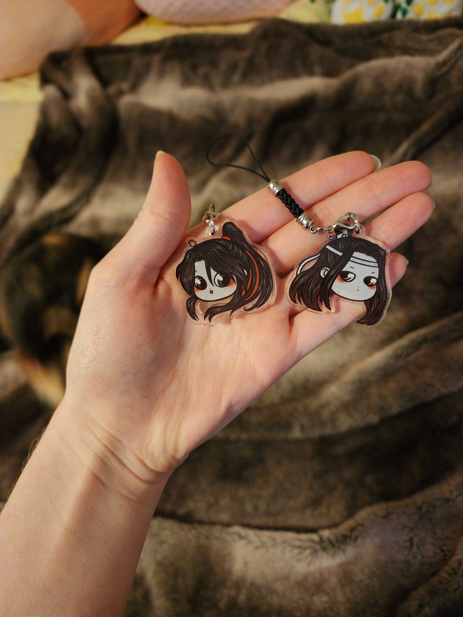 CrierPsycho's tweet photo. Thank you so much @szaszkeh for the wonderful prints and keychains. Everything is Pippin approved! We were both very excited to see the little package in the mail 🥺❤️ https://t.co/H2zBIxfcAm