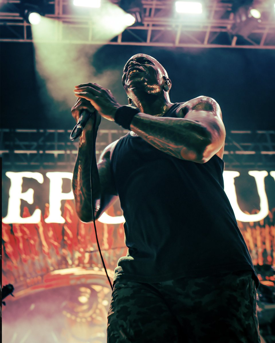 sepulturacombr's tweet photo. Show destruidor na noite de ontem Salvador, em plena quinta feira vocês mostraram que pra ouvir metal não importa o dia nem horário e colaram em peso com muita energia! 

Um show que não iremos esquecer! Recife, vocês são os próximos! 🔥🔥🔥 https://t.co/l1h0srBMVZ