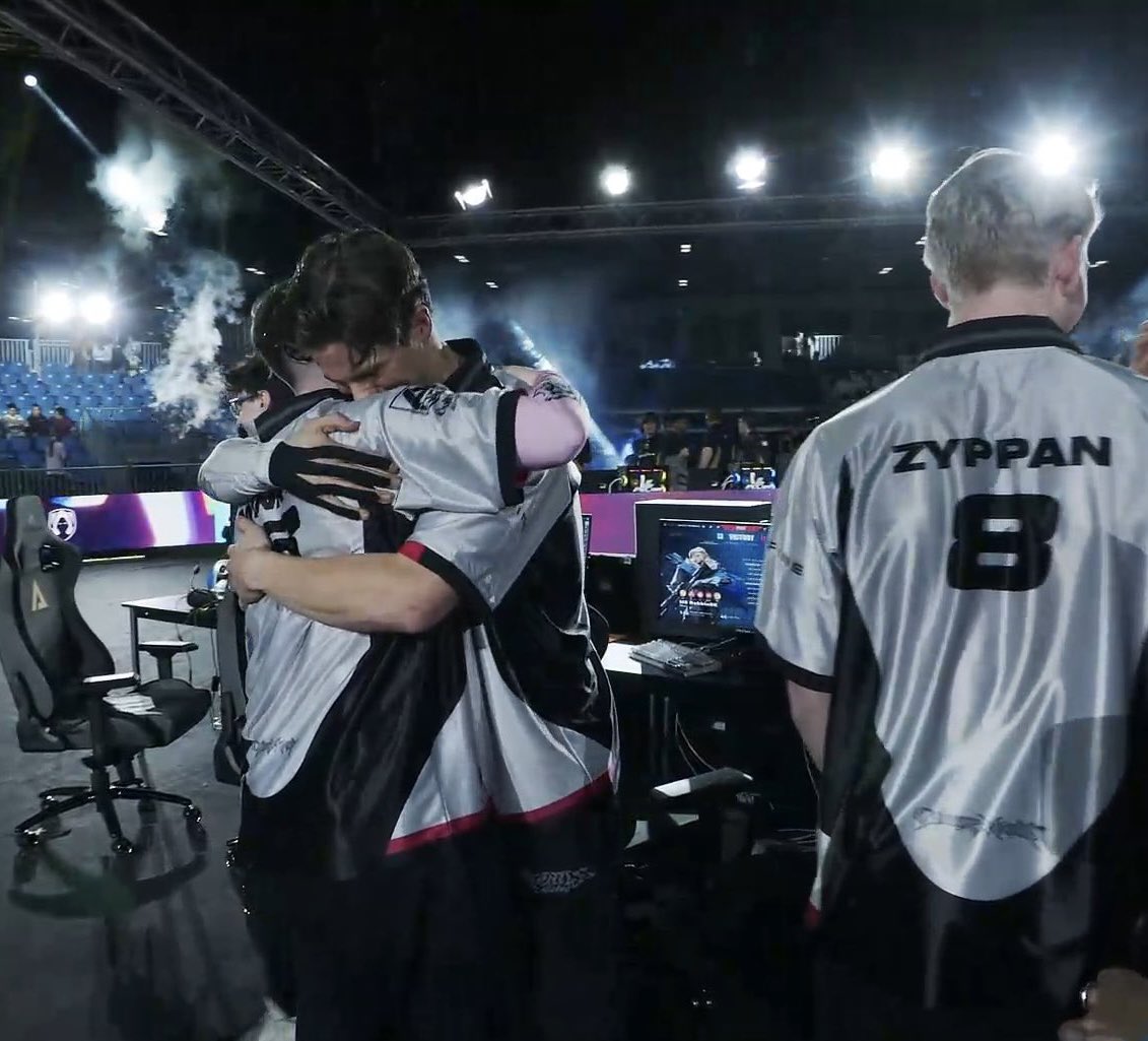 RobbieBk's tweet photo. 2-0 vs @TeamHeretics showmatch in Madrid. This is just a taste for what’s yet to come. Thank you for all the fans both on our and heretics side.. it was an amazing experience! <3

#M8WIN https://t.co/VUxQR1jsU1