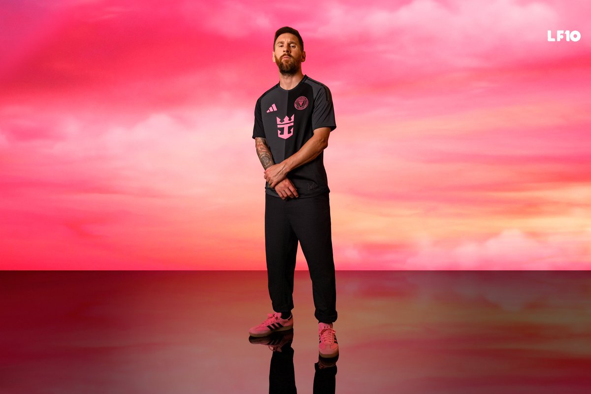 LF10_Oficial's tweet image. Un símbolo de unidad. Un testimonio de fortaleza. 🖤🩷  

Presentamos el Fortitude Kit, la nueva camiseta de visitante del @InterMiamiCF . Llena de pasión y orgullo, hecha para quienes llevan el fútbol en el corazón. 

📍 Encuentra la tuya en LF10  

#LF10