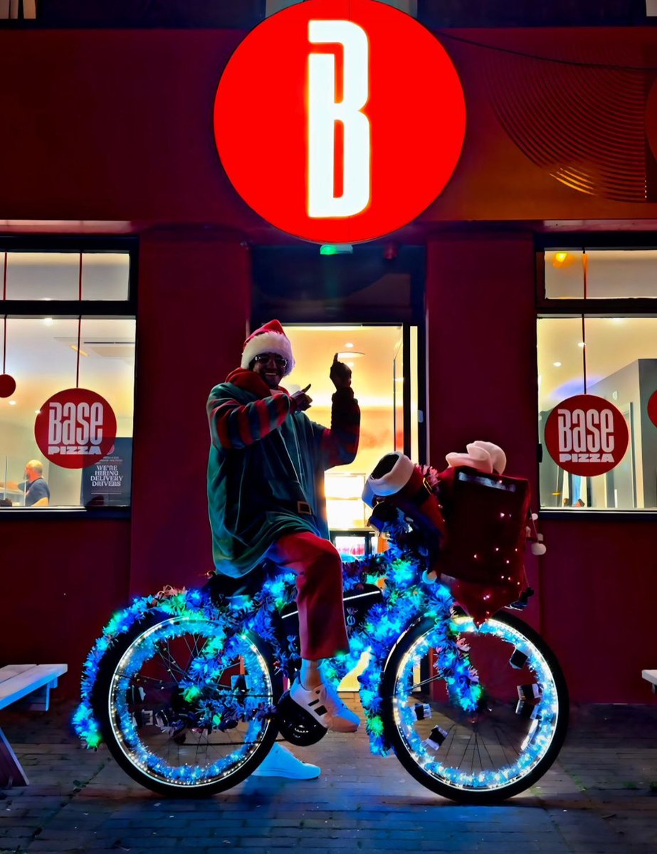 basewfp's tweet image. Pedro and the Killester team had a very special visitor last night 🍕🎅✨ #basepizza #christmas #santa #dublin #discoverdublin