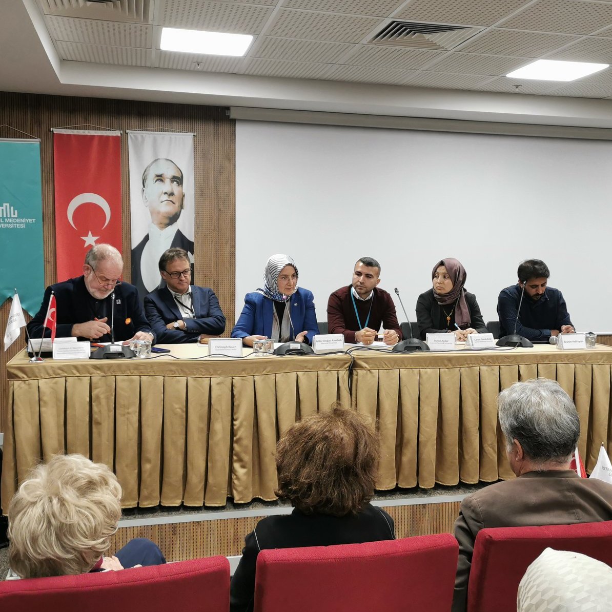 📌Bence muhtevası bütünüyle Âşık Çelebi tarafından kurgulanan yegâne telif eser

-Divanını dışarda tuttuğumuzda- Şuara Tezkiresi ve Şakâyık Zeylinden başkaca telif üçüncü metni. Bu iki metnin çerçeveleri ise tamamen Âşık Çelebi’ye ait değil.