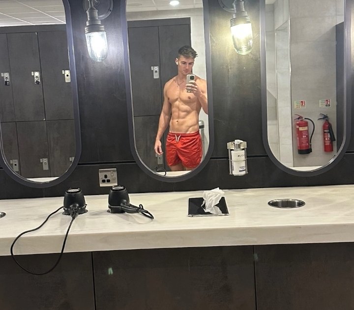 Asher4ester's tweet image. 