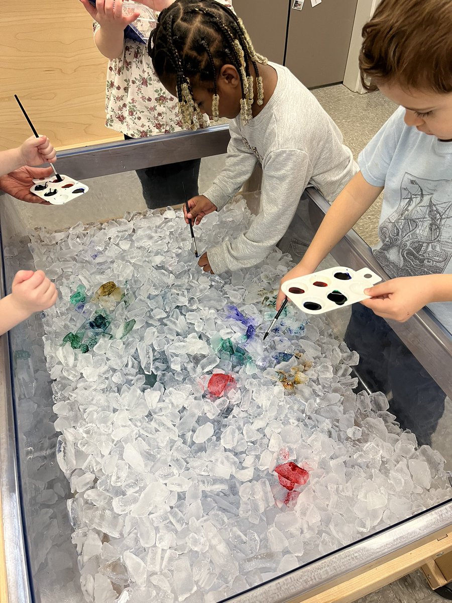 DoraBechtel1's tweet image. Loved walking into our 3yr old preschool class + seeing their inquiry into the Arctic. #IBPYP UOI: Where We Are in Place and Time @StartSOLE  #PrincipalLife ❄️🐻‍❄️