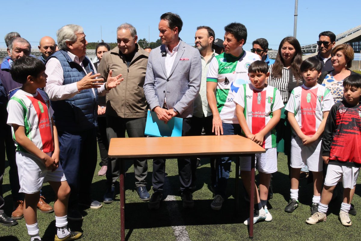 WAINRAIHGT's tweet photo. Tenemos grandes noticias para #PuertoMontt. Gracias a un trabajo conjunto con @fidelsenador y los diputados @Mauro_GonzalezV y @abernales, podremos concretar el cambio de la carpeta sintética del #EstadioChinquihue, para que @DPMChile y la comunidad del fútbol puedan desarrollar este deporte en las mejores condiciones. Seguimos avanzando. #OrgulloPuertomontino