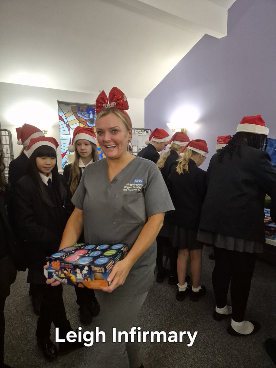 SeanDebbie's tweet photo. Great to get over to @WWLNHS  today and drop some choxxy oranges for the staff https://t.co/PB6RKRiaC1
