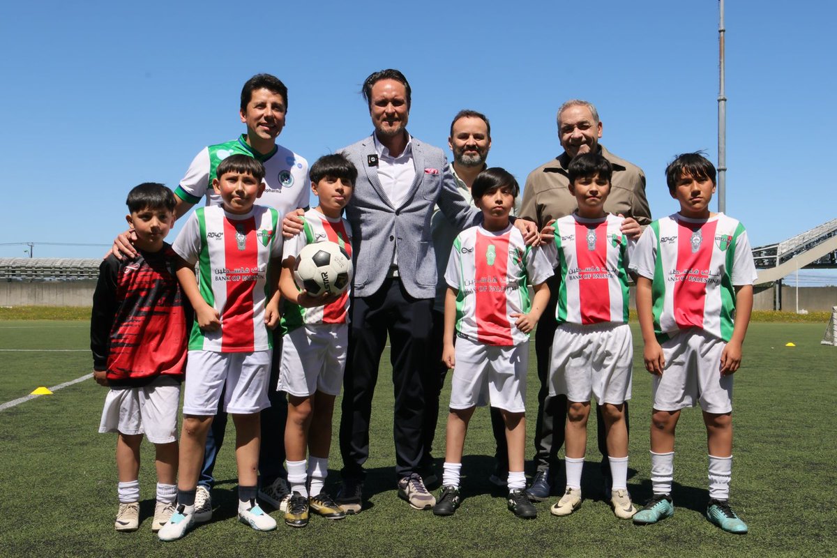 WAINRAIHGT's tweet photo. Tenemos grandes noticias para #PuertoMontt. Gracias a un trabajo conjunto con @fidelsenador y los diputados @Mauro_GonzalezV y @abernales, podremos concretar el cambio de la carpeta sintética del #EstadioChinquihue, para que @DPMChile y la comunidad del fútbol puedan desarrollar este deporte en las mejores condiciones. Seguimos avanzando. #OrgulloPuertomontino