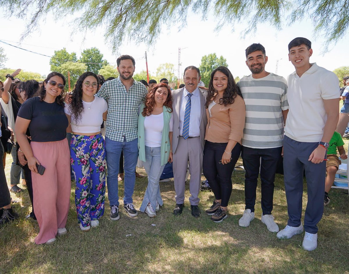 Qué lindo es poder compartir con las juventudes, escucharlos, conocerlos y enriquecernos de su experiencia. Hoy acompañé con orgullo el cierre del Programa Protagonistas del Desarrollo, una iniciativa del gobierno de la provincia que permitió a 54 jóvenes de todos los