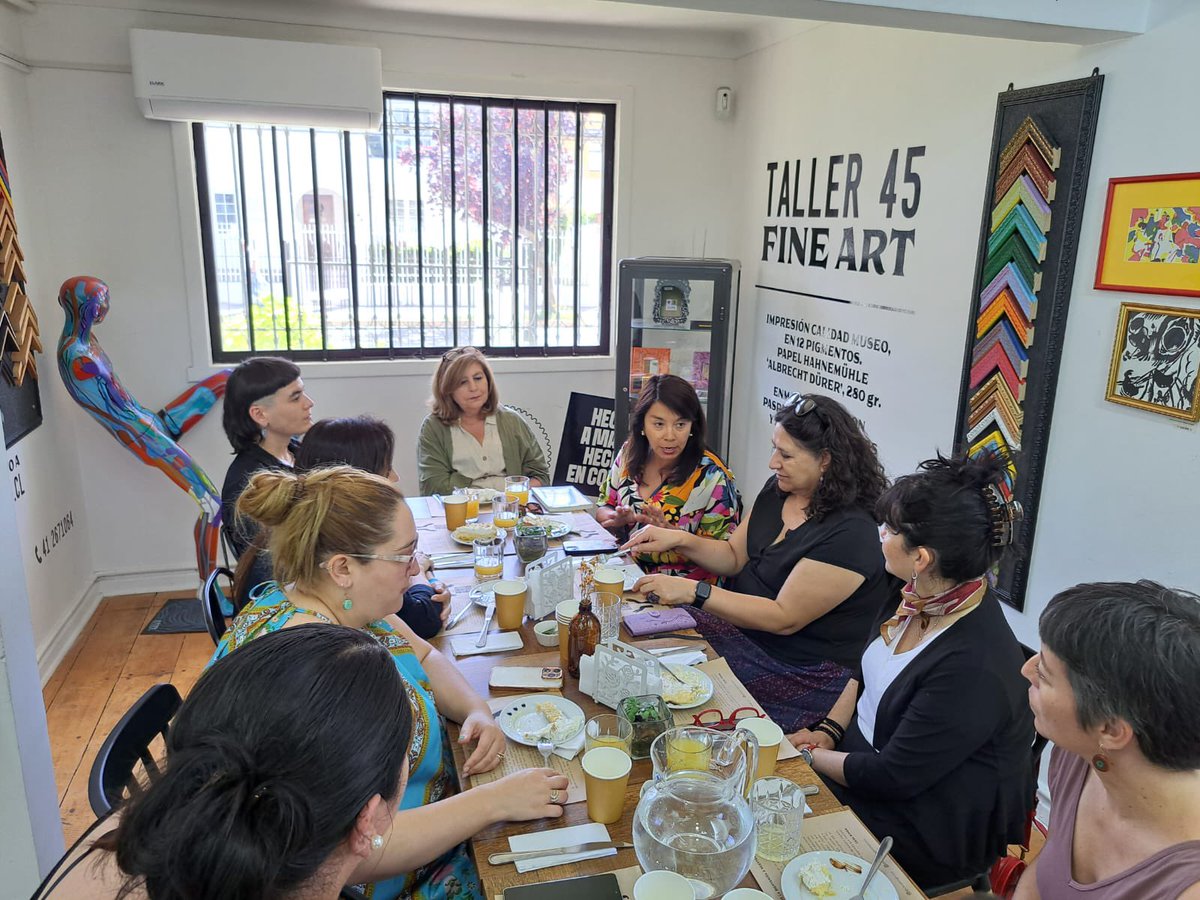 vrim_udec's tweet photo. 👉#VinculaciónUdeC Académicas y profesionales de #VRIMUdeC, @fondefgenero, @Genero_UdeC
e @InesGeneroUdeC, compartieron con la destacada académica e investigadora Marcela Tapia Ladino en torno a su trabajo en temas de migraciones internacionales, frontera y género.
https://t.co/1eQecgFQuZ
