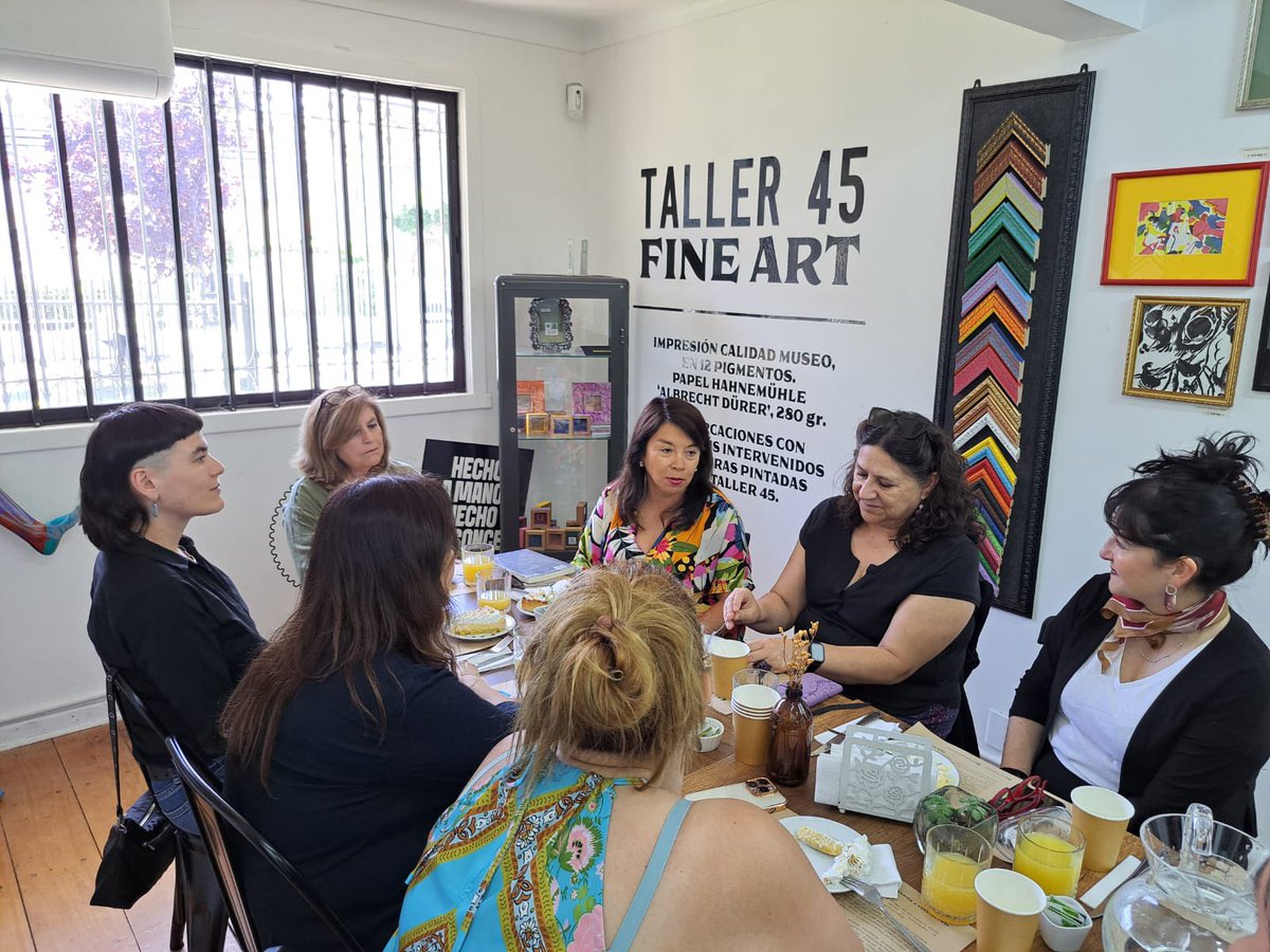 vrim_udec's tweet photo. 👉#VinculaciónUdeC Académicas y profesionales de #VRIMUdeC, @fondefgenero, @Genero_UdeC
e @InesGeneroUdeC, compartieron con la destacada académica e investigadora Marcela Tapia Ladino en torno a su trabajo en temas de migraciones internacionales, frontera y género.
https://t.co/1eQecgFQuZ