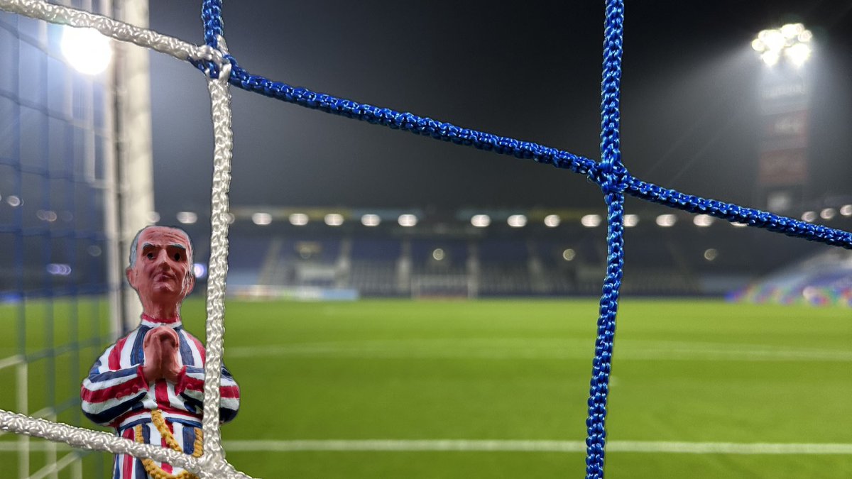 home_in_tilburg's tweet photo. #pecwil #WillemII
Nou nou #Peerke, ut mog wel wir is een kirke! https://t.co/74rWUKHntA