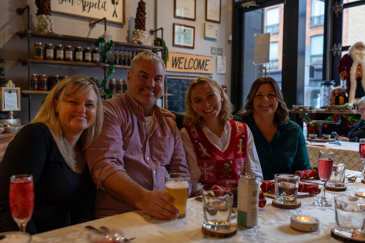 CubicleFugitive's tweet photo. 🍴✨ This Wednesday, the Cubicle Fugitive team traded keyboards for cutting boards at Gastro Markets Hell’s Kitchen for a festive lunchtime celebration.  Cheers to good food, great company, and holiday fun! 🎄🥂 

#HolidayLunch #HolidayParty #TeamBuilding https://t.co/af1sjH9vQu
