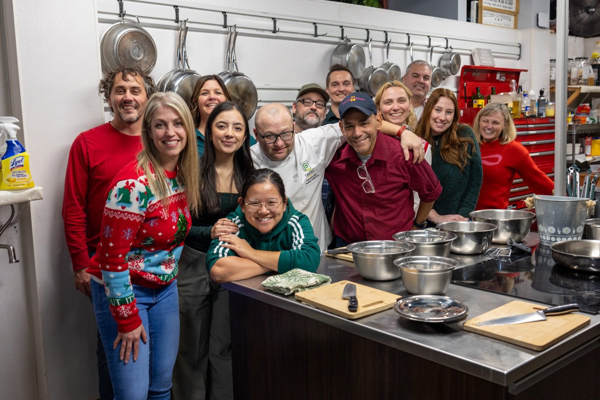 CubicleFugitive's tweet photo. 🍴✨ This Wednesday, the Cubicle Fugitive team traded keyboards for cutting boards at Gastro Markets Hell’s Kitchen for a festive lunchtime celebration.  Cheers to good food, great company, and holiday fun! 🎄🥂 

#HolidayLunch #HolidayParty #TeamBuilding https://t.co/af1sjH9vQu
