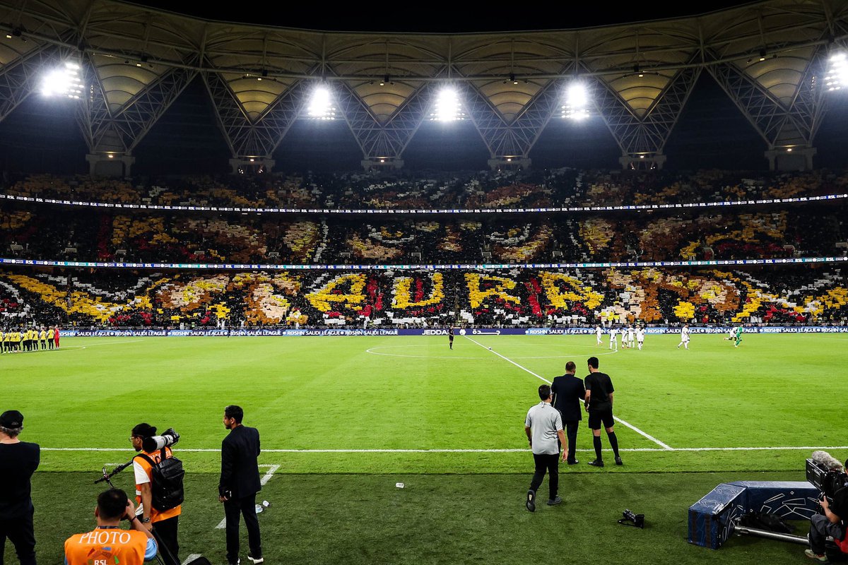 tiger_capo's tweet photo. كل مدرج وله اسلوبه وطريقته .

ومدرسة "مدرج الذهب" 

تاريخها يشهد له .

مصنع الرجال و منبع الوفاء .

أخيراً ..

اسألوا اللاعبين عن حجم تأثير الصافرات . https://t.co/Yzk6YoHegA