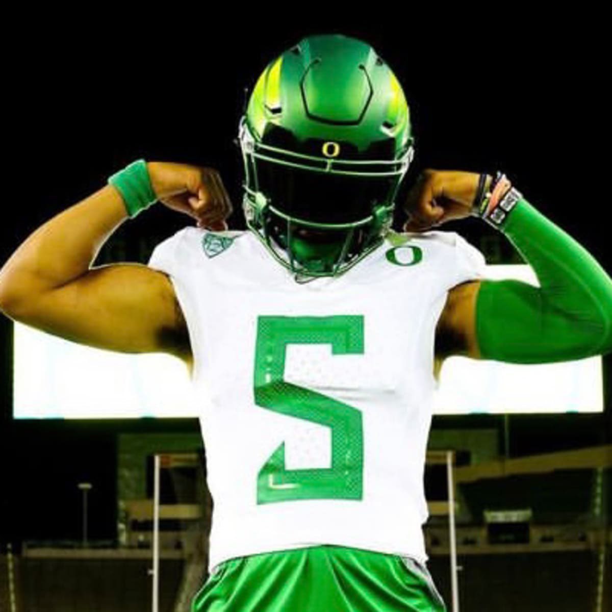 Dante Moore at the helm next season is going to be so exciting, young QB,iron sharpens iron,  also bringing in some weapons for him to just ball. 🦆