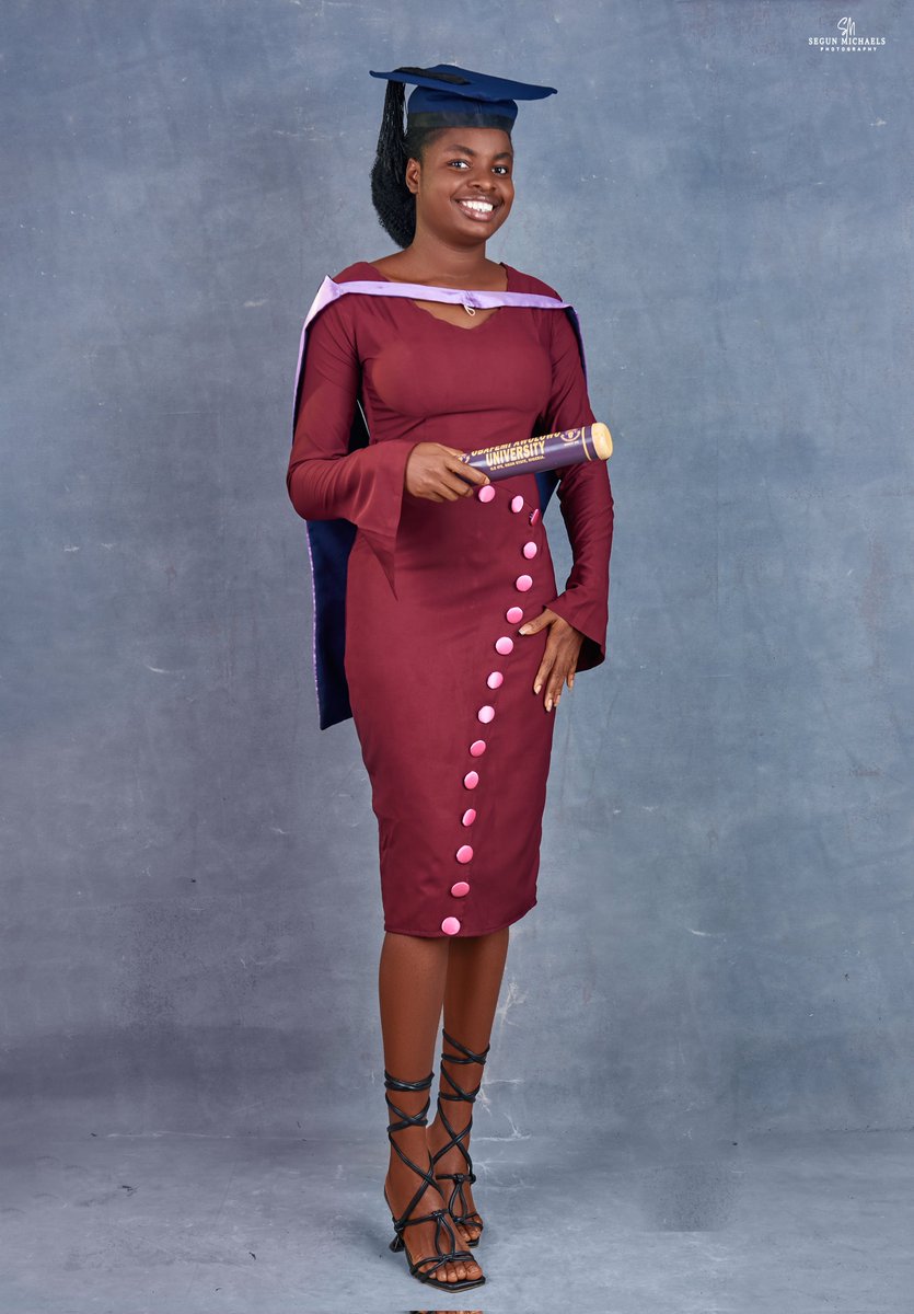 Esther__Dada's tweet photo. A whole graduateeeee☺️🤭

https://t.co/Z2ynPfQGHG Quantity Surveying 
Second Class Honours (Upper Division)
Obafemi Awolowo University.

GOD IS GOOD
#OAU48thConvocation https://t.co/7xzugjf88D