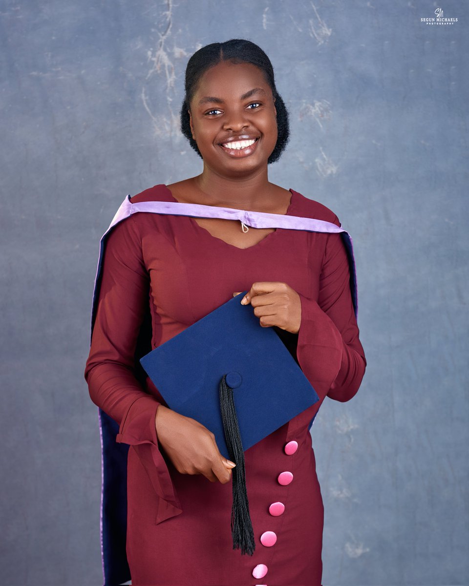 Esther__Dada's tweet photo. A whole graduateeeee☺️🤭

https://t.co/Z2ynPfQGHG Quantity Surveying 
Second Class Honours (Upper Division)
Obafemi Awolowo University.

GOD IS GOOD
#OAU48thConvocation https://t.co/7xzugjf88D