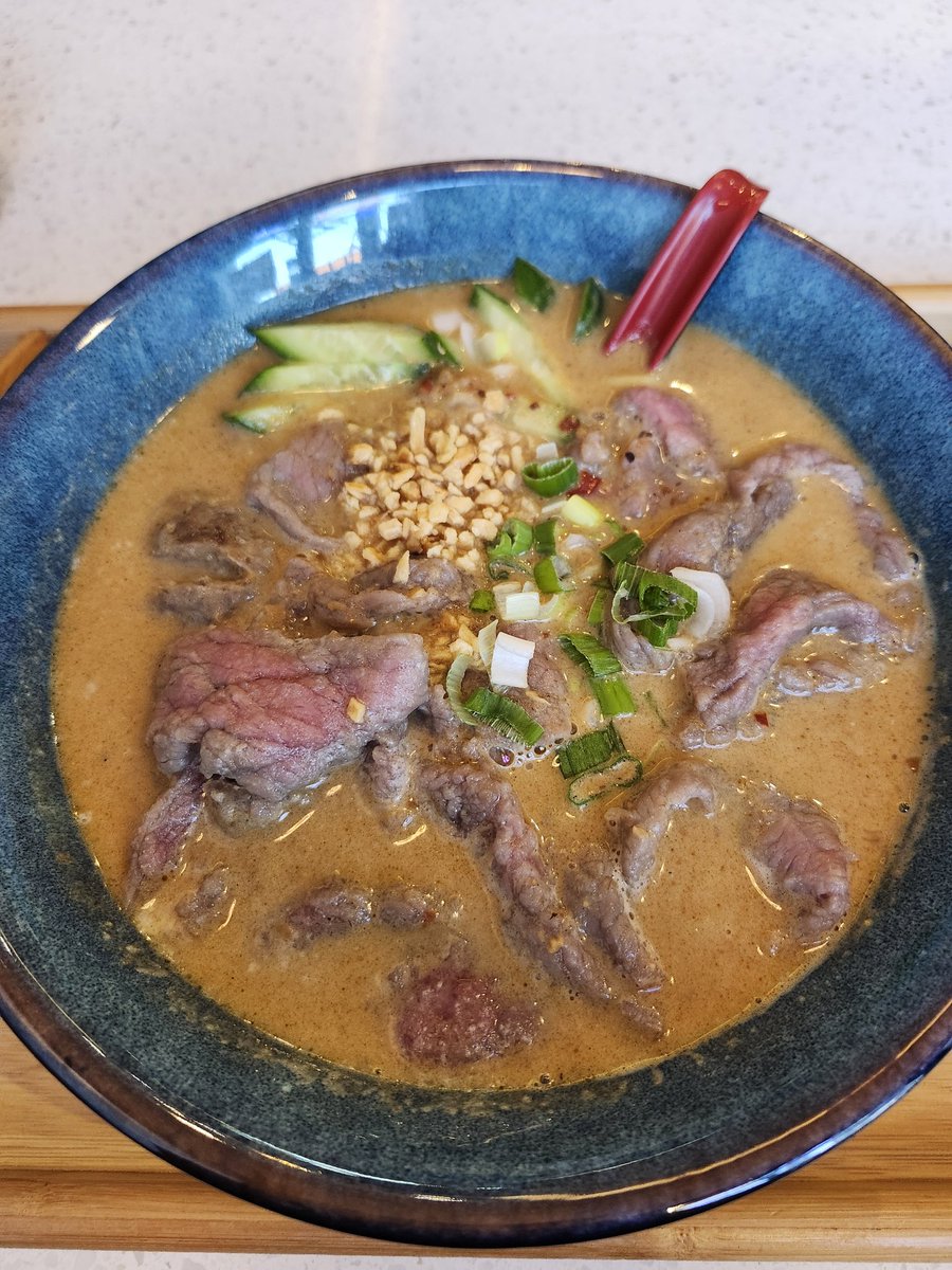 BBulbah's tweet photo. Wonton hut #toronto https://t.co/KeD4VPS7Fx