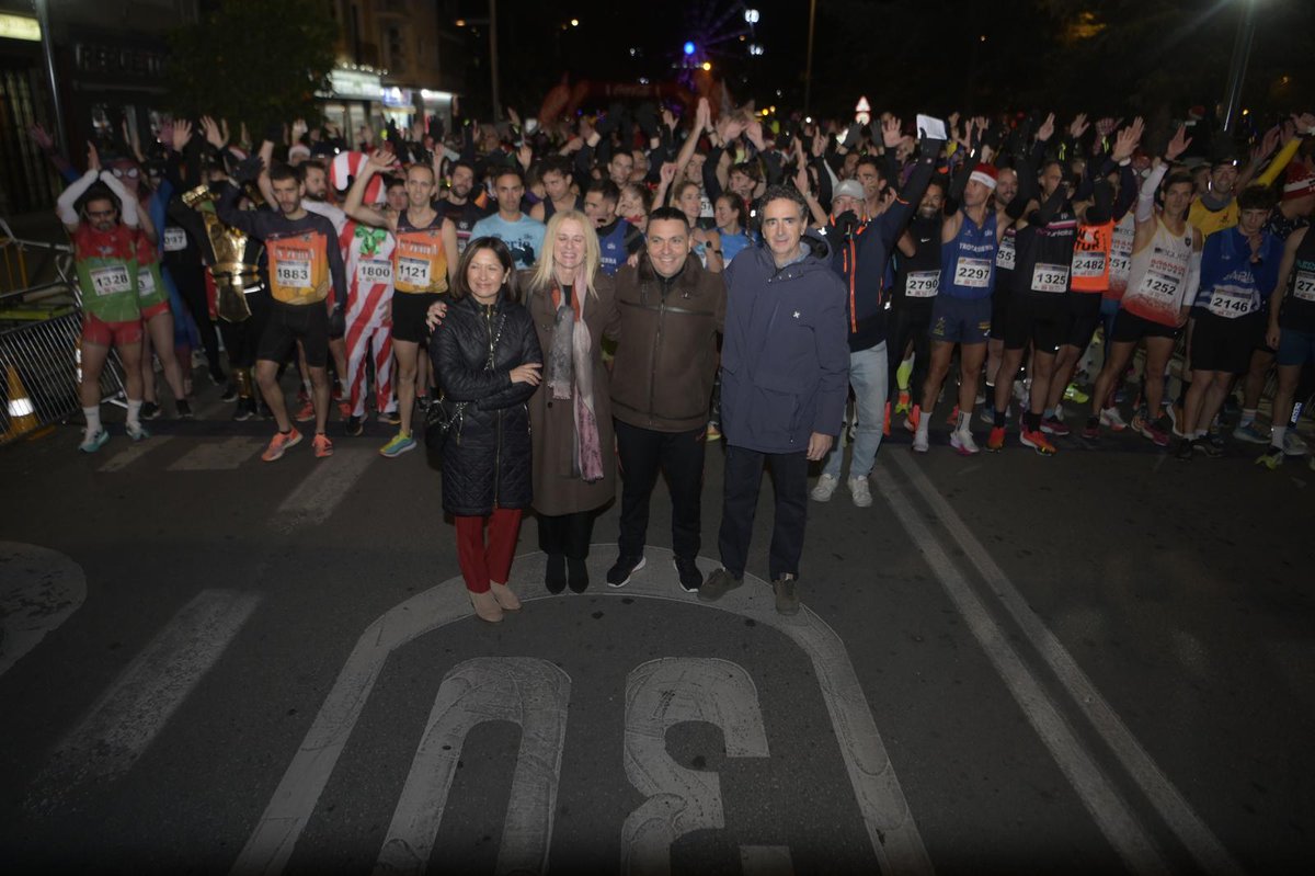 Concejalía Deportes Granada
2.500 granadinos se disfrazan para saludar la Navidad en la Carrera Nocturna. 
👉 Descarga tus fotos gratis en https//bit.ly/nocturna2024
<a href="/aytogr/">Ayuntamiento de Granada</a> <a href="/marifrangr/">Marifran Carazo</a> <a href="/atletismoFAA/">Federación Andaluza de Atletismo</a>