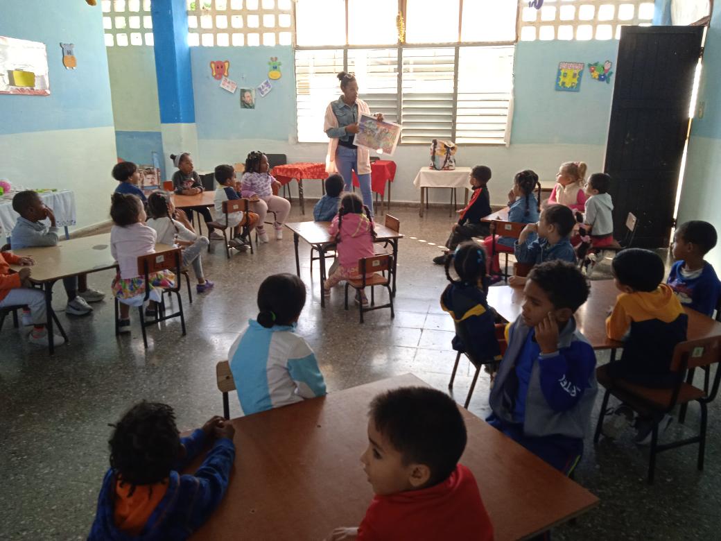 HEdgeCiLuanda's tweet photo. #13dediciembre 2024. Hoy  queremos #Resaltar la labor de todas las educadoras  de nuestro #CírculoInfantilLuanda.  #YoSoyMaestro ¡Felicitamos a todas las educadoras en ésta jornada del Educador! @DgeHE15891  @HEdgeAEE @DGHE14764 @IHernandez15695 @DiazCanel https://t.co/5Re4UbKHr3