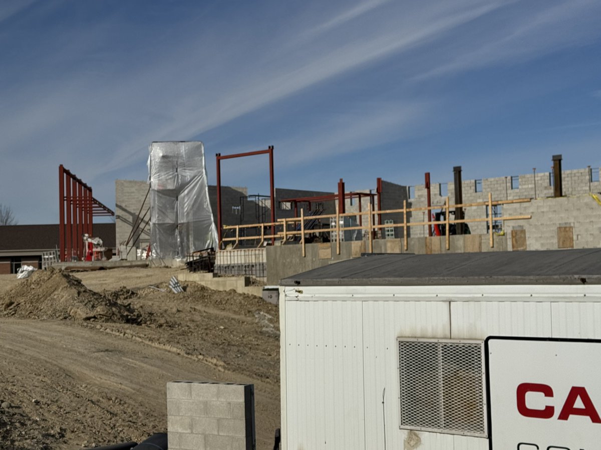 LITHPolice's tweet photo. #constructionupdate Friday! We have window openings on the second floor! We cannot wait to see what it will look like in 18 days at the end of 2024.
#lithpd #lakeinthehills #newpd #almost2025 https://t.co/rJQ73b4aXu