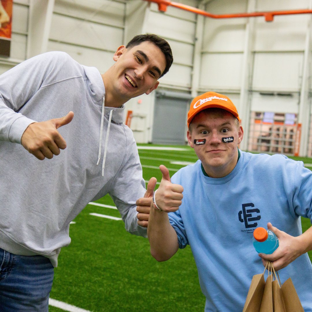 BrownsGiveBack's tweet photo. This week, Dustin Hopkins &amp; The Well Foundation welcomed 40+ families to @crosscountrymtg Campus for an inclusive holiday celebration! 🎁 #MonthOfGiving https://t.co/rHaWDthjfb