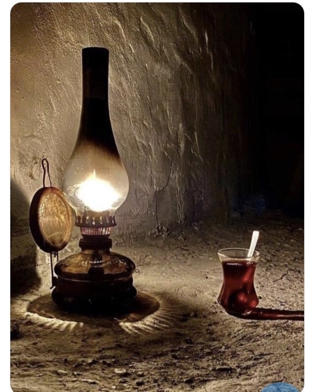 durustory's tweet photo. İnsan hiç korkmazmı 
Döndügünde bulamamaktan. 🍂 https://t.co/wWzy2IeBza