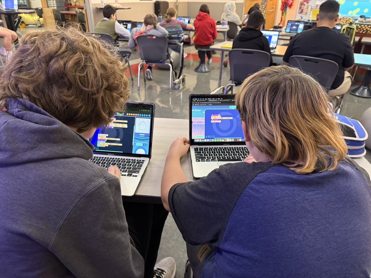 kmdunlap's tweet photo. Ss completing Shape Tracer, on the ozobot site by successfully tracing colored shapes using the least amount of blocks. 😊 #fairviewadvantage #solveproblems #create #ozoblockly @FPSchools #ozobot #solveproblems @Ozobot https://t.co/AIfJ1nwj6c