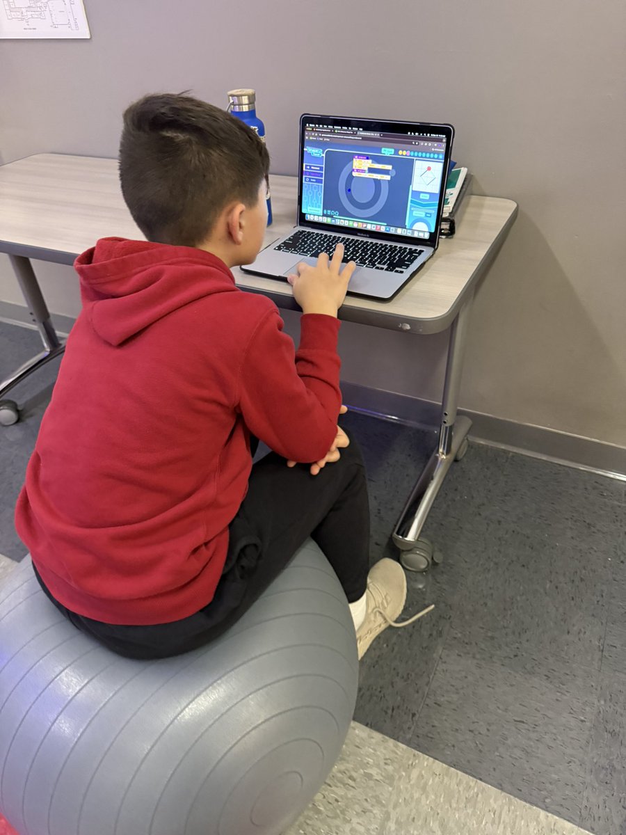 kmdunlap's tweet photo. Ss completing Shape Tracer, on the ozobot site by successfully tracing colored shapes using the least amount of blocks. 😊 #fairviewadvantage #solveproblems #create #ozoblockly @FPSchools #ozobot #solveproblems @Ozobot https://t.co/AIfJ1nwj6c