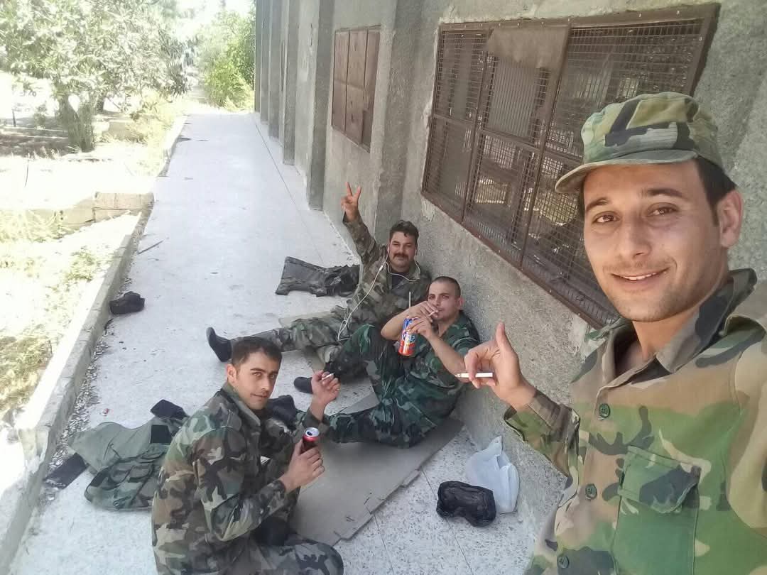 Wolveri07681751's tweet photo. من أجل معتقلين سجن صيديانا ومن أجل مازن حمادة والكثير من المكلومين
صور وأسماء عسكريين كان داخل سجن صيدنايا 
حسن الحسين
اوسو سلو
يحي السقا
عبد الحميد العمر 
احمد نبهان 
مفيد الرفاعي 
ابو العبد https://t.co/IC4MPknQb5