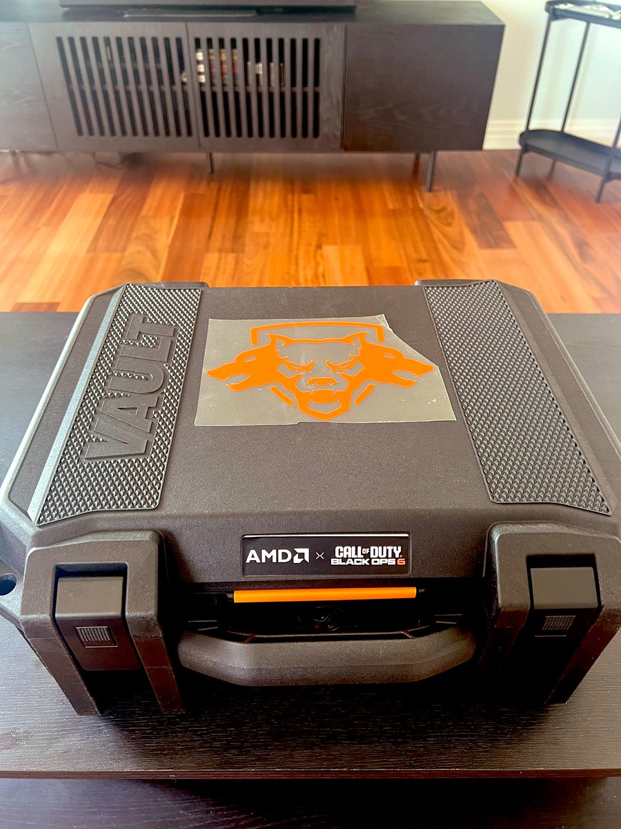 Sigils's tweet photo. Oh man itβs time to take things to another level.
Shout out to @AMDGaming for hooking me up with the new Ryzen 7 9800X3D processor.
https://t.co/25zMwaP5BX
#GoAMDRyzenX3D #AMDPartner https://t.co/FuuImD7l3j