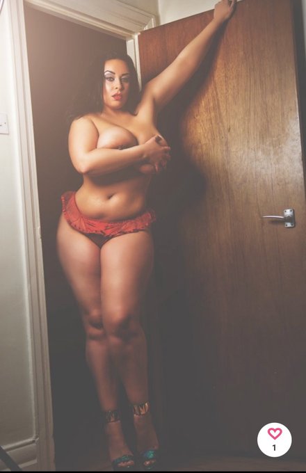 2 pic. So ummm, wanna fuck my tits? 
? #slut #bigtits #hugenaturals #onlyfans https://t.co/RQRizRVF3