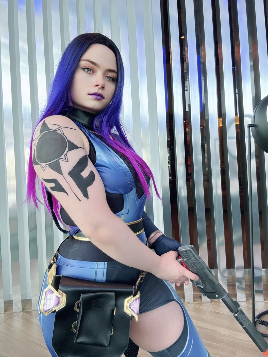 Lin_Living_Life's tweet photo. Reyna valorant cosplay! https://t.co/0iGQJ8wske