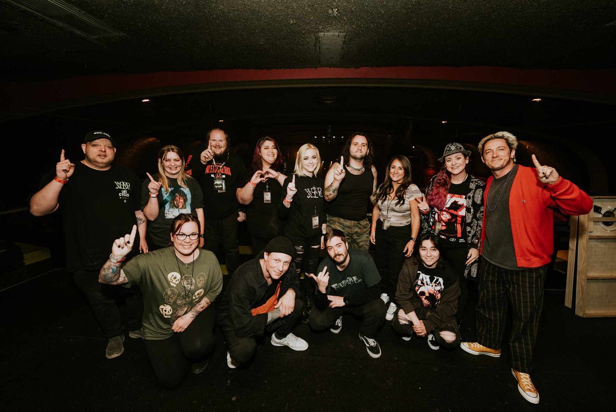t_ohknee's tweet photo. @TheWordAlive @thrillerrecords @Contendmgmt @tellesmith @danieljnel @trapdaddy_trev This one. Because my show besties Liz &amp; @mcmurrayhollee https://t.co/9QvxLvht6P