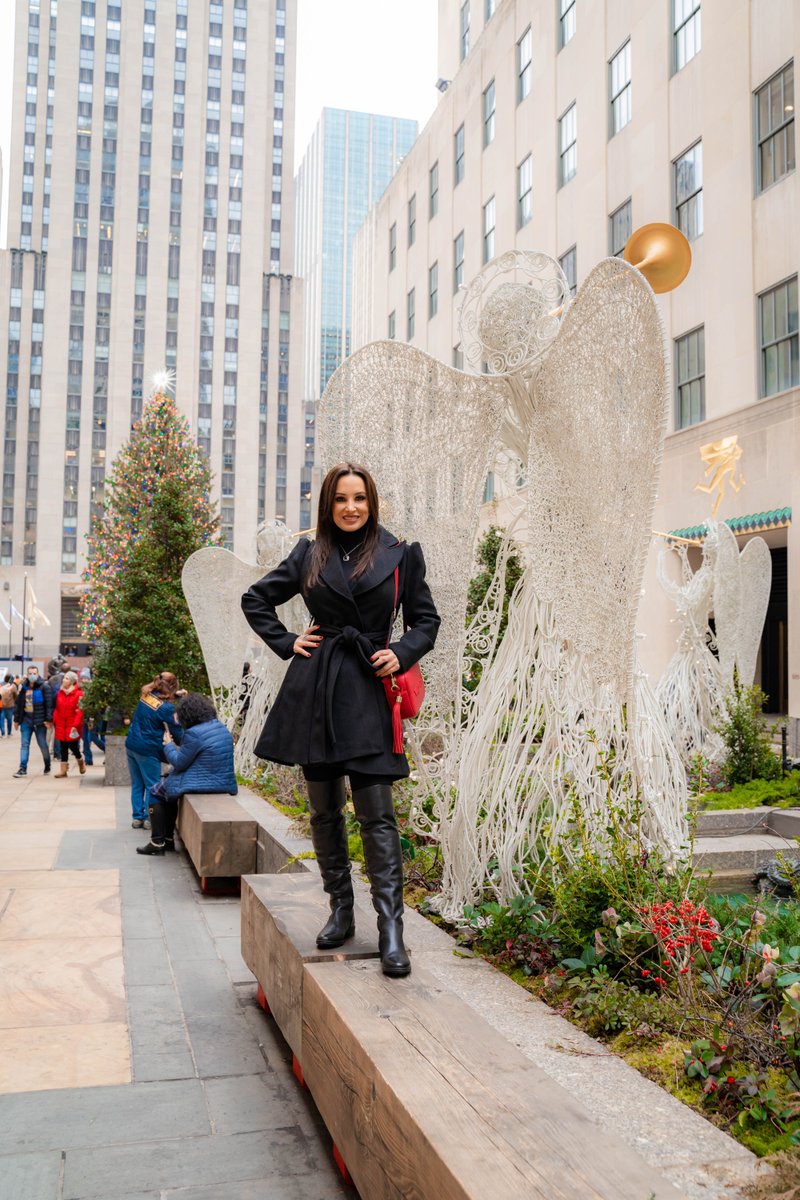 thereallisaann's tweet photo. Every day is a chance to create memories that last a lifetime. Let’s make the most of this magical season. 🌟❤️ #CountdownToMagic #HolidayCheer https://t.co/7imIWdaXYa
