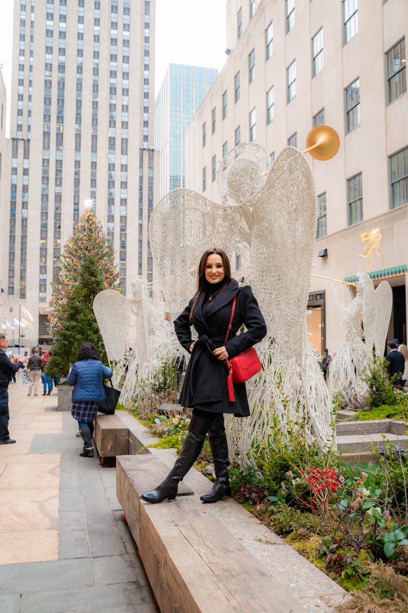 thereallisaann's tweet photo. Every day is a chance to create memories that last a lifetime. Let’s make the most of this magical season. 🌟❤️ #CountdownToMagic #HolidayCheer https://t.co/7imIWdaXYa