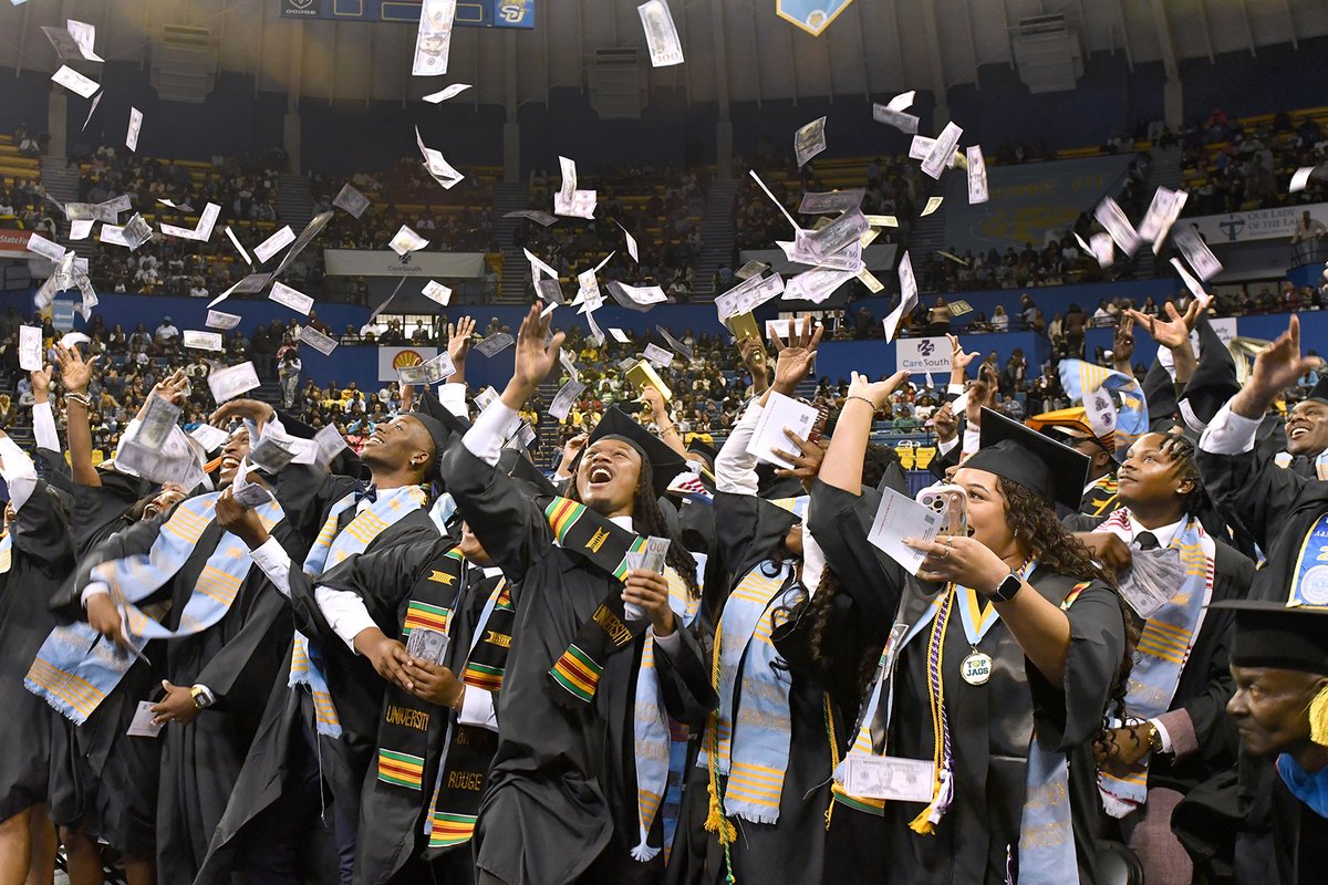 SouthernU_BR's tweet image. Today, we celebrated the Class of 2024 at Southern University’s undergraduate commencement! Attorney Marcus Brown delivered a dynamic and inspiring message, setting the tone for greatness. Congrats, Jags!

#WeAreSouthern #FinishStronger #SUgrad24