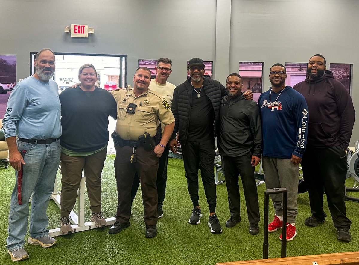 JustWinMGMT's tweet photo. Recently, Browns QB Jameis Winston made a donation through his Dream Forever Foundation of training equipment to the Hueytown High School Baseball Team 👏👏👏
A special shoutout to all involved!
Pictured: Travis Coleman, Josh Moore and Shannon Smith of Pro Elite Academy LLC , Hueytown High Principal Ryan Howard & Antonor Winston #DreamForever #LetsWinTogether