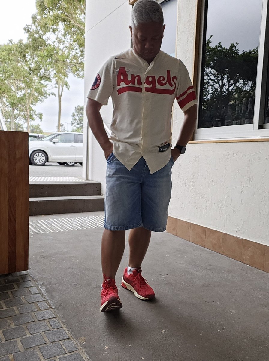 Berns_B_Bee's tweet photo. Matches the jersey

#morningcoffee☕️ 

#straightouttabox 
#straighttofeet https://t.co/m9TuV6YkZe