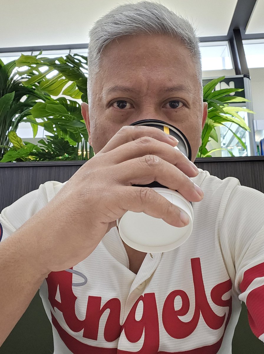 Berns_B_Bee's tweet photo. Matches the jersey

#morningcoffee☕️ 

#straightouttabox 
#straighttofeet https://t.co/m9TuV6YkZe