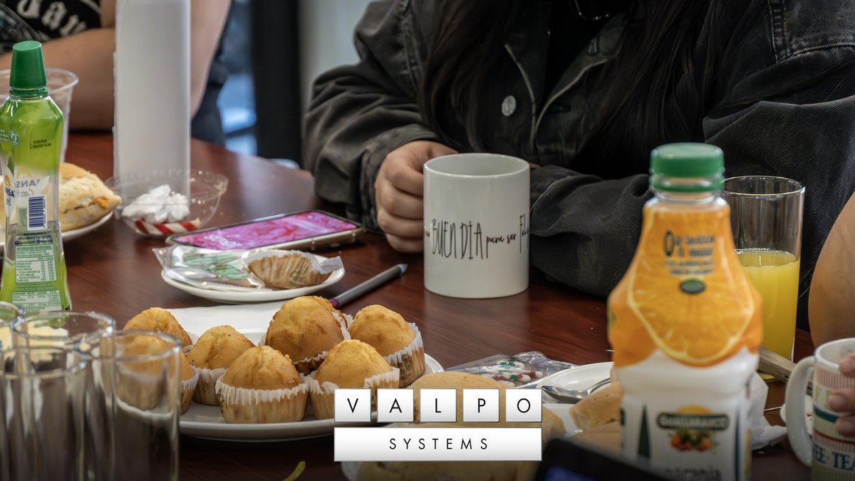 ValpoSystems's tweet photo. Hoy realizamos un rico desayuno en nuestra oficina donde premiamos a los colaboradores destacados de este año🏆😉

🎉 Felicitamos a Mario Muci, Ian Viñales y Macarena Machuca, quienes han demostrado un esfuerzo inigualable y un desempeño excepcional durante todo este 2024. 🙌💻 https://t.co/ytb9CrD8kF