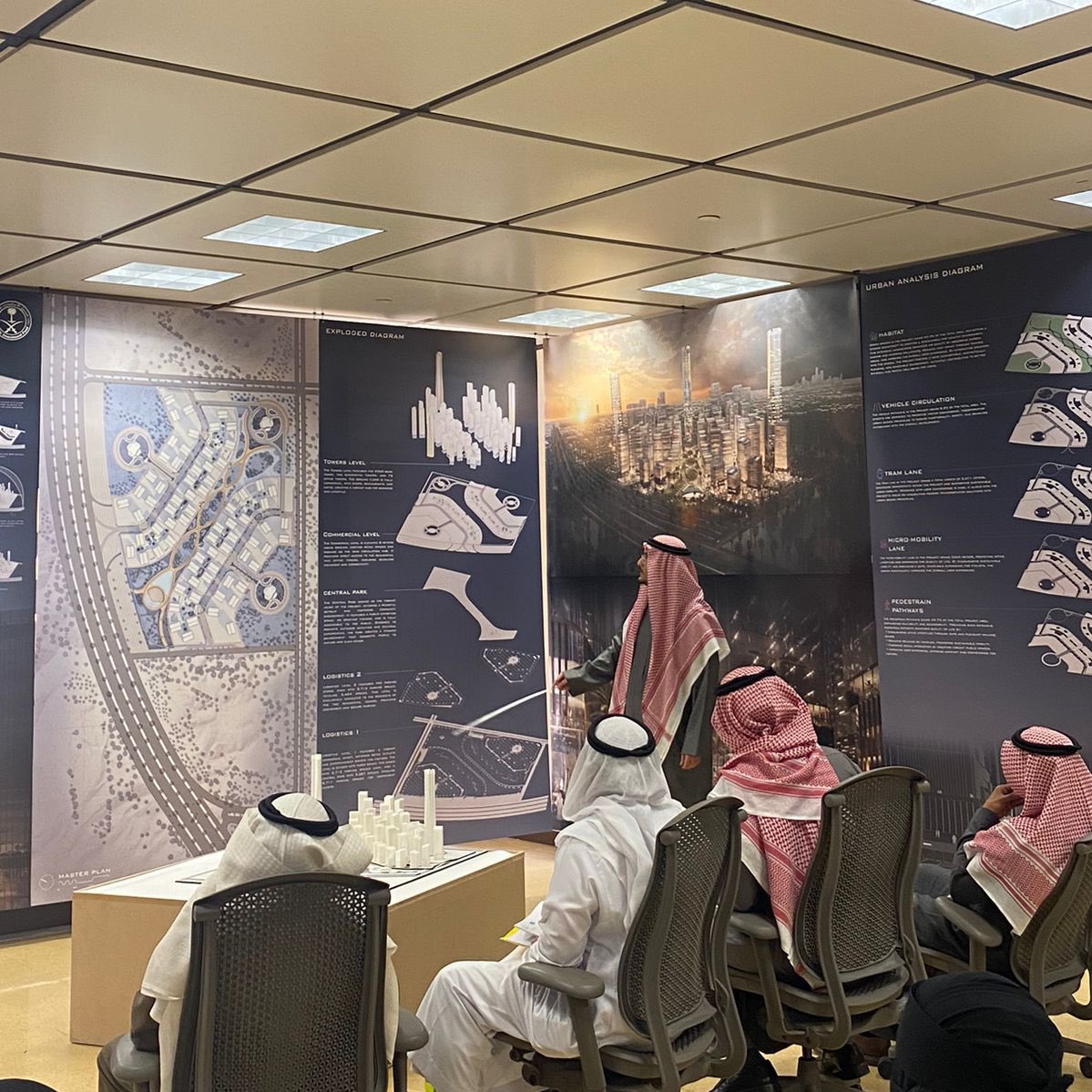 mfq441's tweet photo. أبارك لأخي الغالي المعماري عبدالرحمن المهنا، وأخي الغالي المعماري يوسف القحطاني، بمناسبة إتمامهما مناقشة التخرج في كلية العمارة والتخطيط بجامعة الملك سعود. 
أسأل الله أن يوفقهما في مسيرتهما المهنية القادمة.

@AbdulrhmanMu 
@yfhq_ https://t.co/o0ej4lpT2j