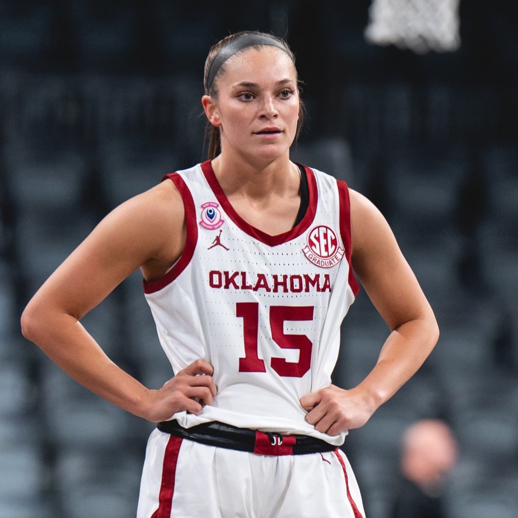 OU_WBBall's tweet photo. Leading with intent.  

Lexy has been named to the inaugural Kay Yow Servant Leader’s class and will wear this patch the remainder of the season. 

@KayYowFund // @lexy_keys2 https://t.co/SvUAiTIdYI