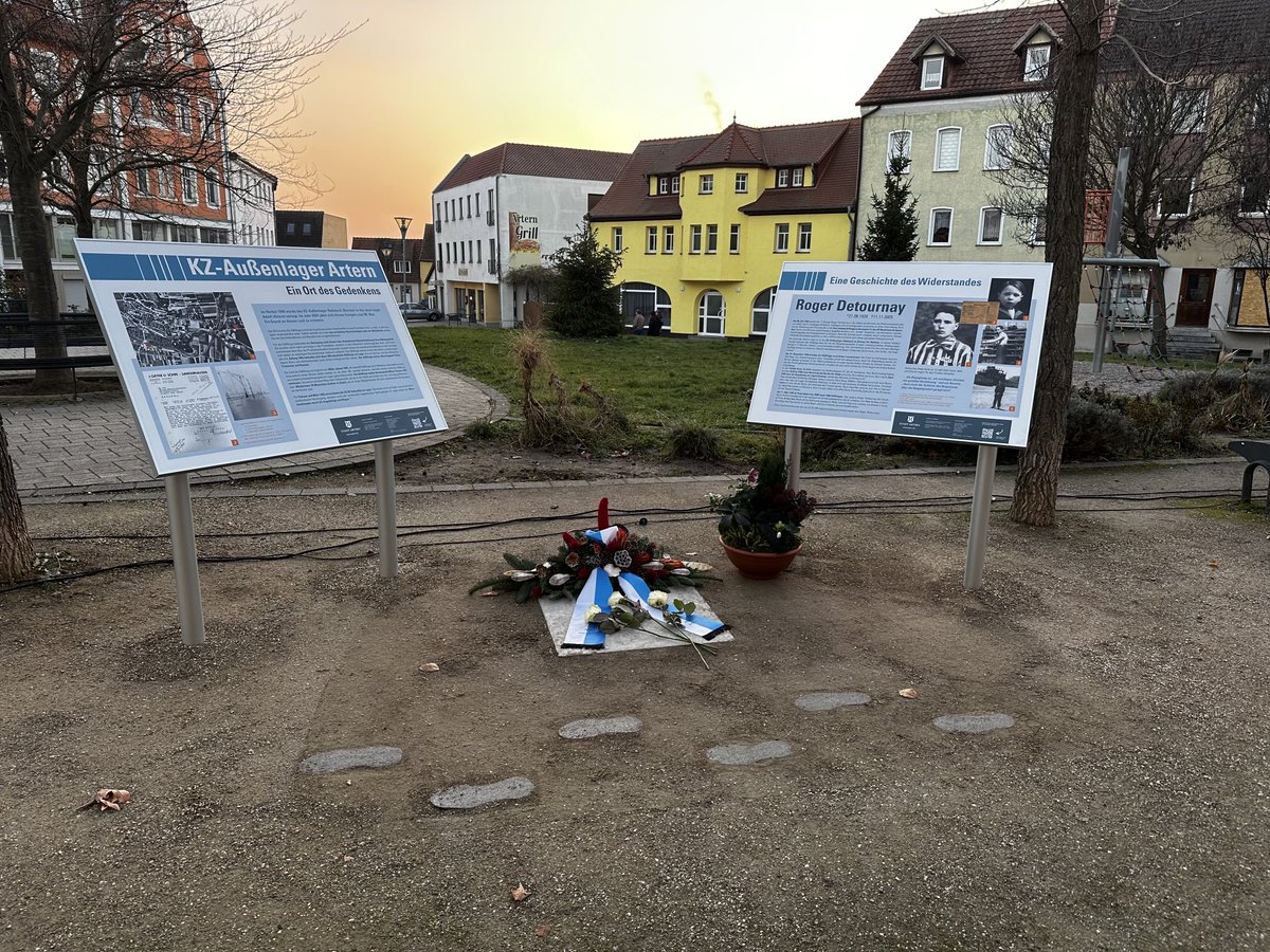 Buchenwald_Dora's tweet photo. In #Artern wurden heute Infostelen zur Geschichte des örtlichen Außenlagers des KZ #MittelbauDora eingeweiht. Sie erinnern an das Lager „Adorf“, das vor 80 Jahren eingerichtet wurde. Vielen Dank an Bürgermeister Blümel und die Kirchengemeinde für die Initiative! https://t.co/ZwmpQ4E74Y