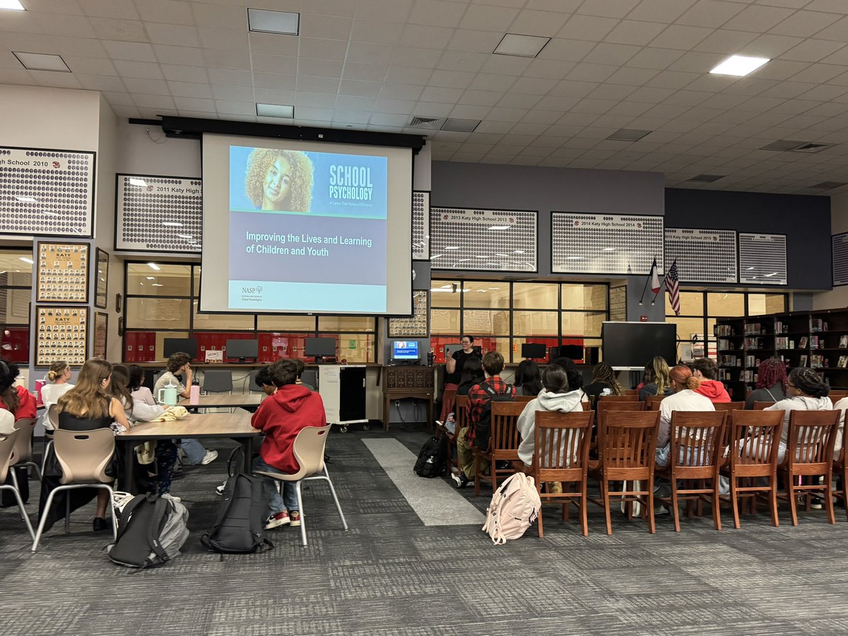 The holiday season can be chaotic but we can also make it fun with volleyball Team building activities, presentations and also new furniture! 🎄🐯🏐
All in one day! #fridayinthelibrary <a href="/katyvball24/">Official Katy Volleyball</a>
