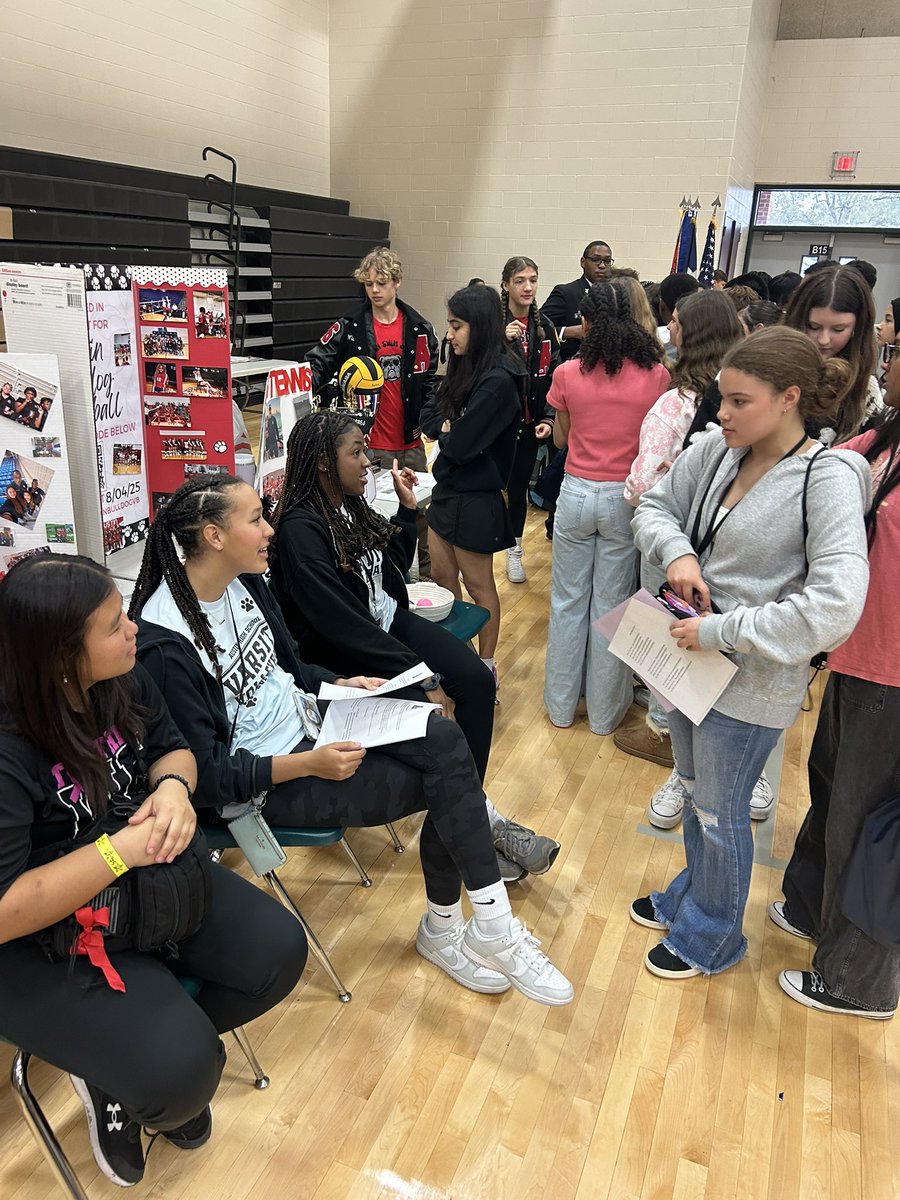 AHSBulldogs's tweet photo. Shoutout to our athletes for representing at Sartartia Middle School’s Career Day!  Inspiring the next generation. 🏅❤️ #ALLINFORAUSTIN https://t.co/lkO0Ur9J8g